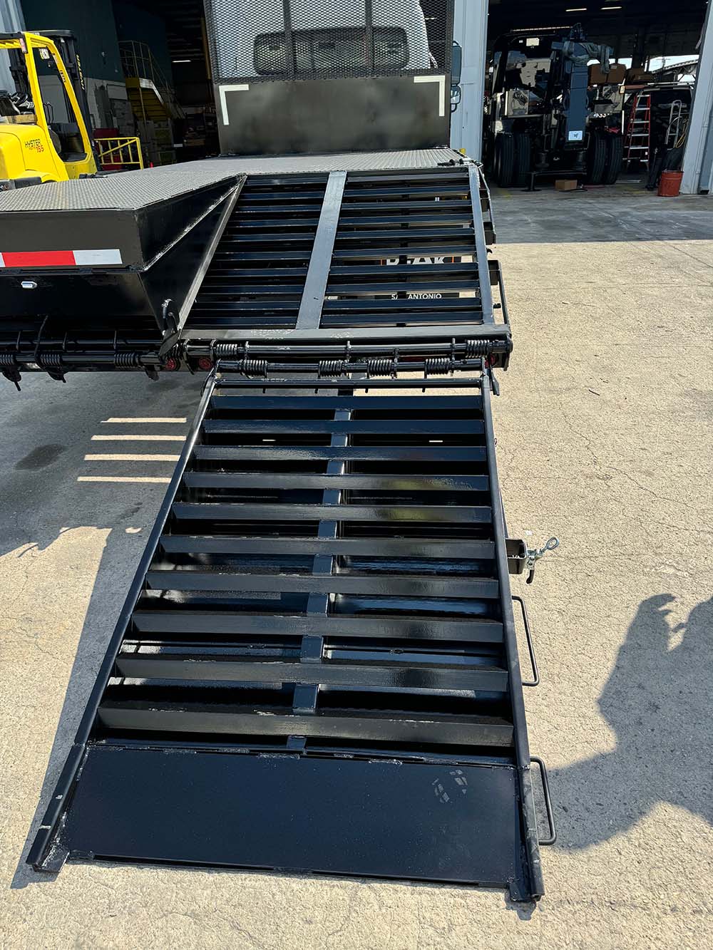 Flatbed with Dovetail & Ramps